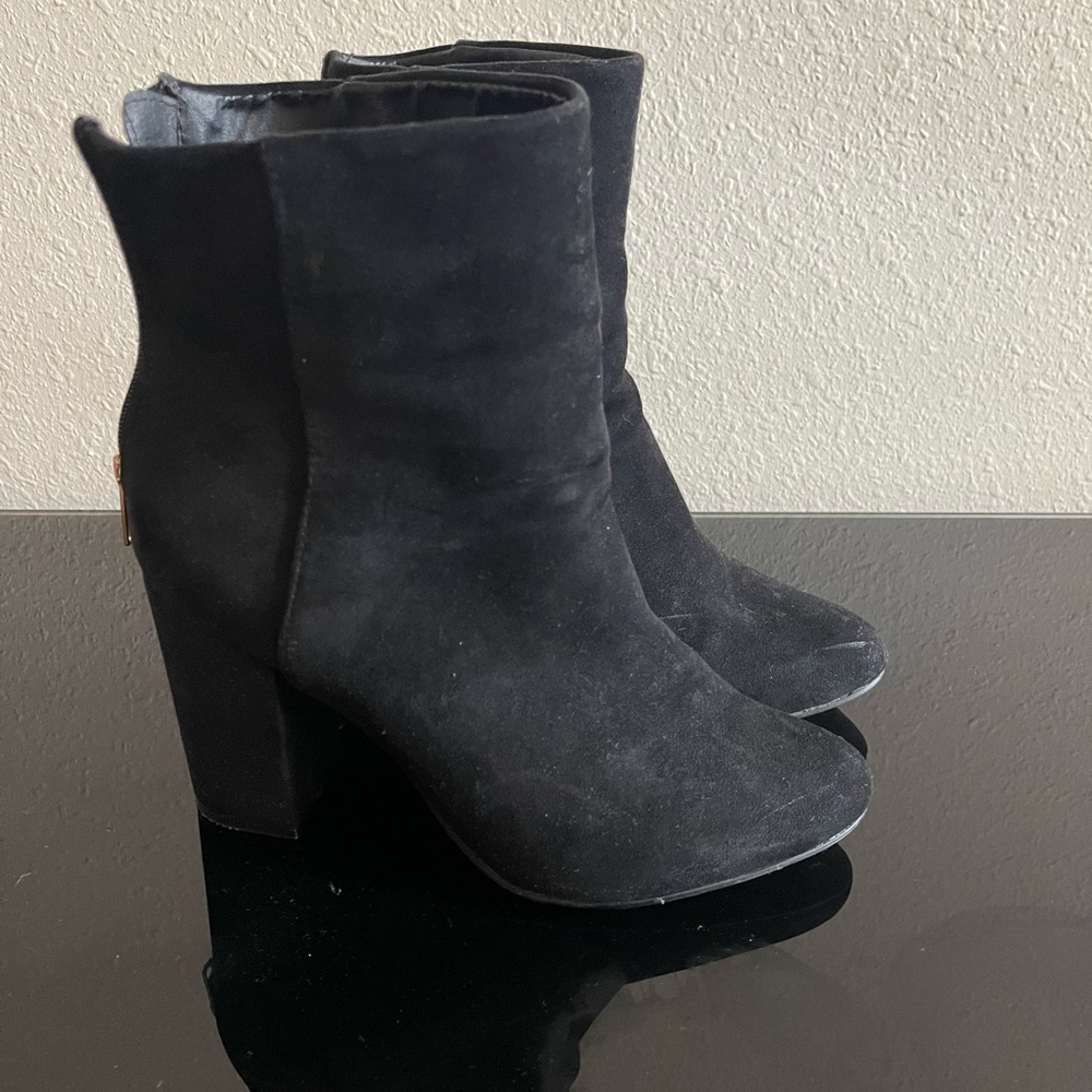Shoedazzle black bootie